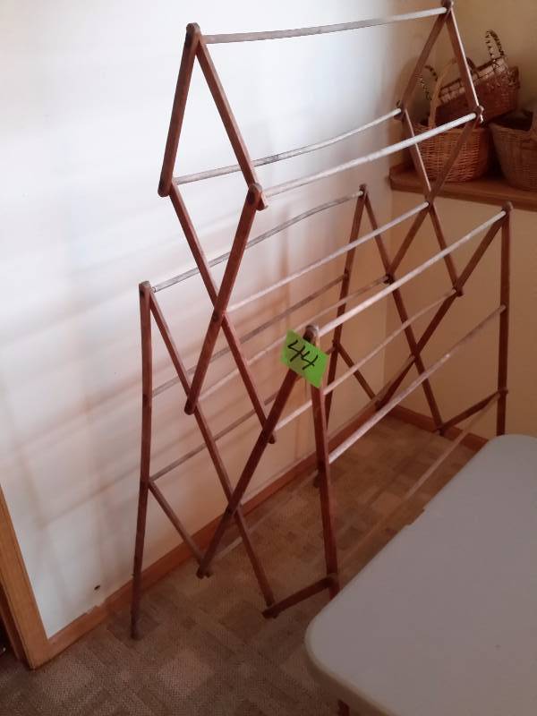 lot 44 image: Vintage Wood Collapsible Drying Rack