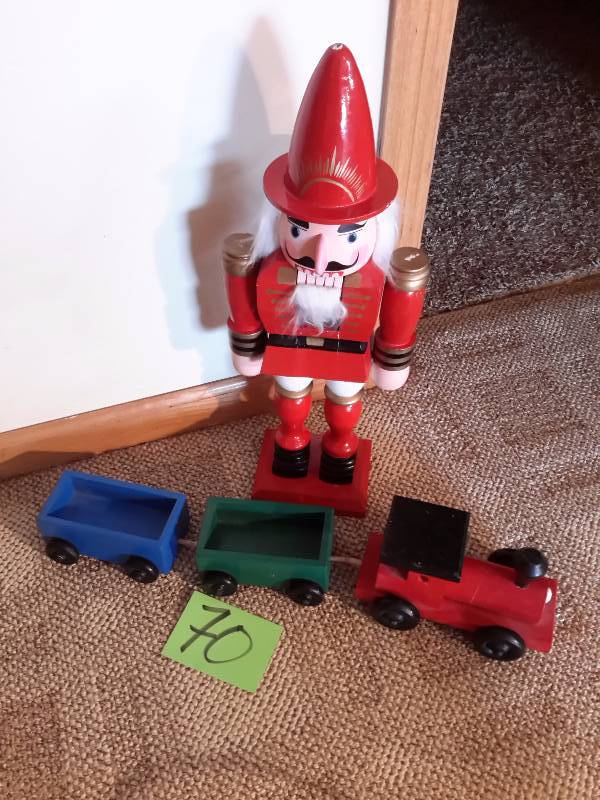 lot 70 image: Nut Cracker.. 20in tall.. 3 piece wooden train