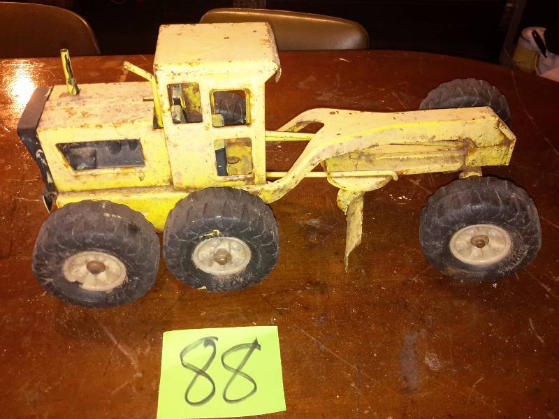 lot 88 image: Tonka Road Grader as shown..(front wheelsaxel loose from body)