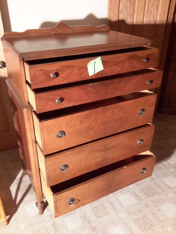 lot 1K image: Nice tiered Dresser.. Burled wood.. Looks to be walnut.