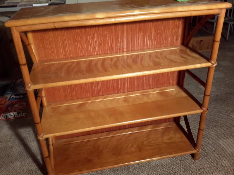 lot 4 image: Bamboo Framed with Maple Shelves, Display Shelf