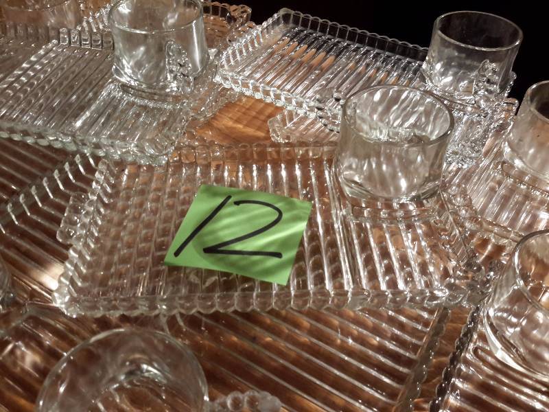 lot 12 image: Horsdoerves and cup sectional plates