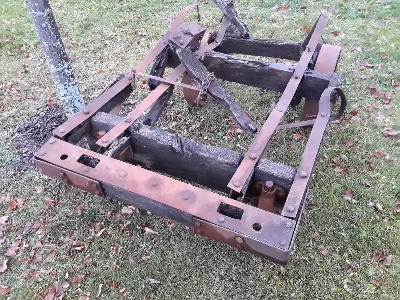 lot 11 image: Antique Cart