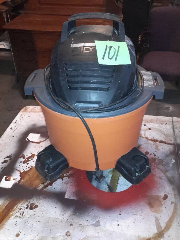 lot 101 image: Ridgid 6 Gal Vacuum,  Spool of 12 in steel cable