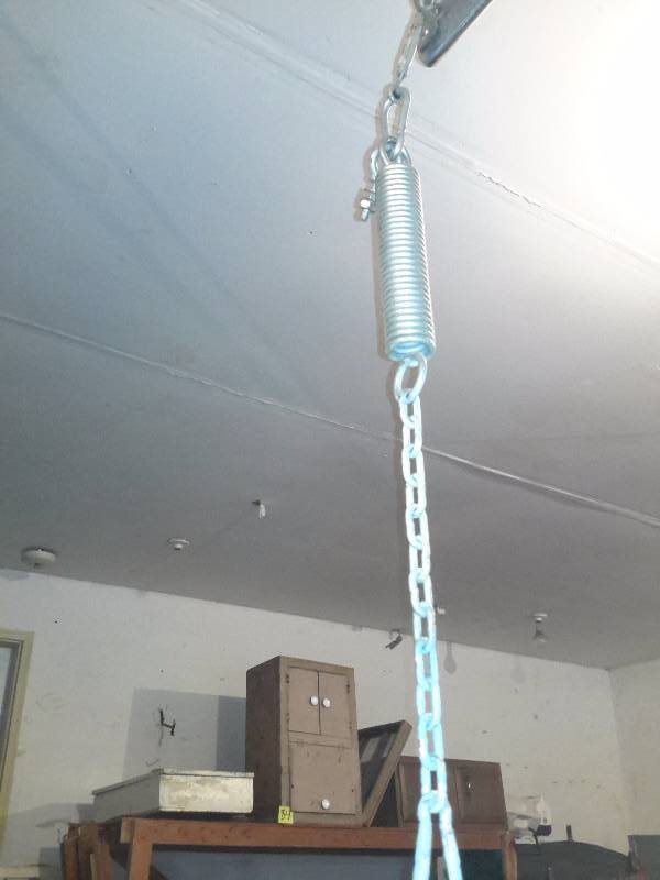 lot 102 image: EVERLAST Punching Bag