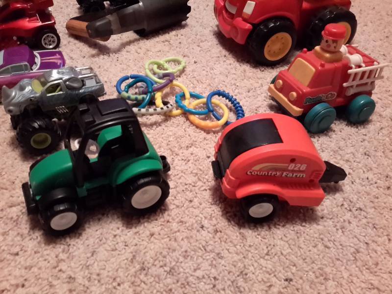 lot 114 image: Lot of plastic toys, TONKA Talking Toy