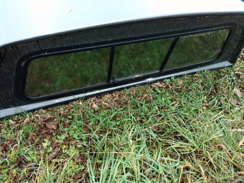 lot 1N image: Glasstite Raven Pickup Topper