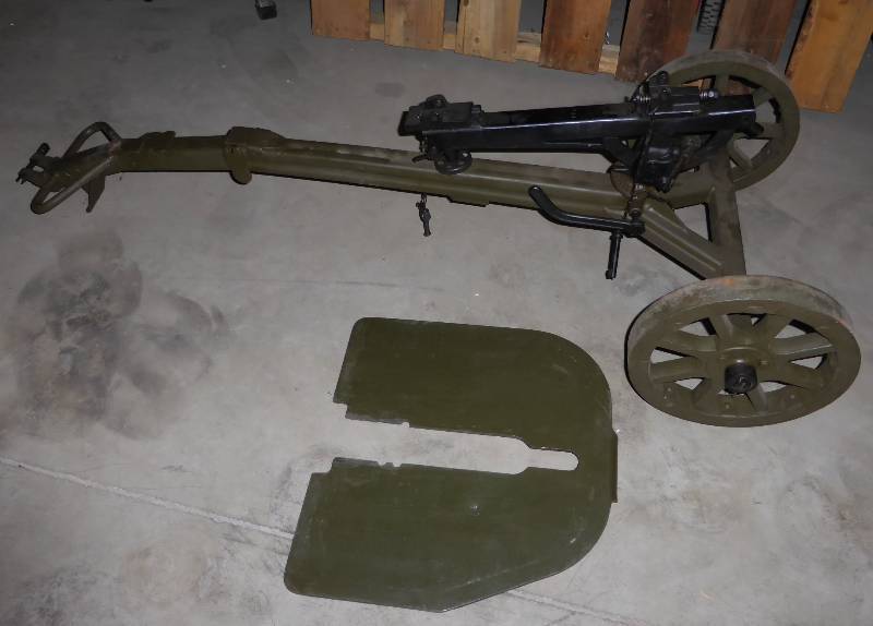 lot 3 image: military rifle carrier - all steel,...