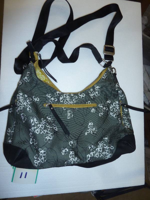 lot 11 image: Purse...