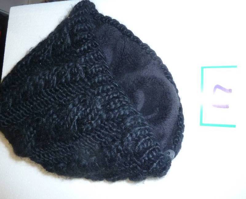 lot 17 image: North Face Thick double layer knit ...