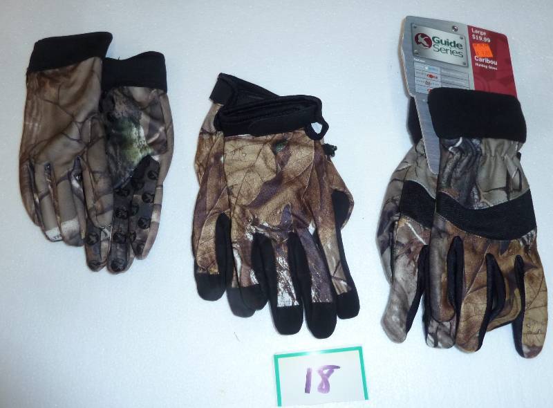 lot 18 image: 3 pair camo hunting gloves lightwei...