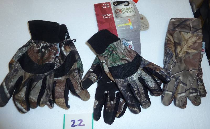 lot 22 image: Lot of 3 lightweight hunting gloves...