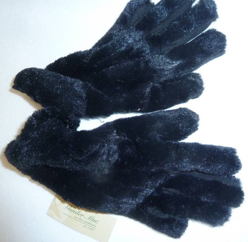 lot 28 image: womens plush glove - new  SM...