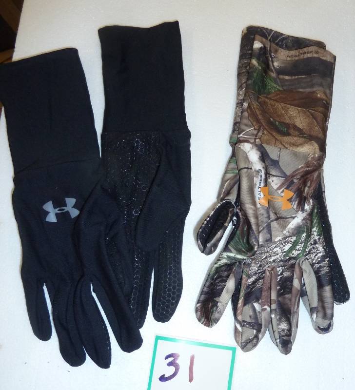 lot 31 image: Two long gloves - camoblack under ...