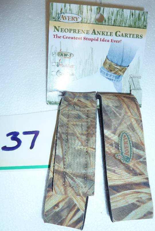 lot 37 image: Avery neoprene ankle garter - camo ...