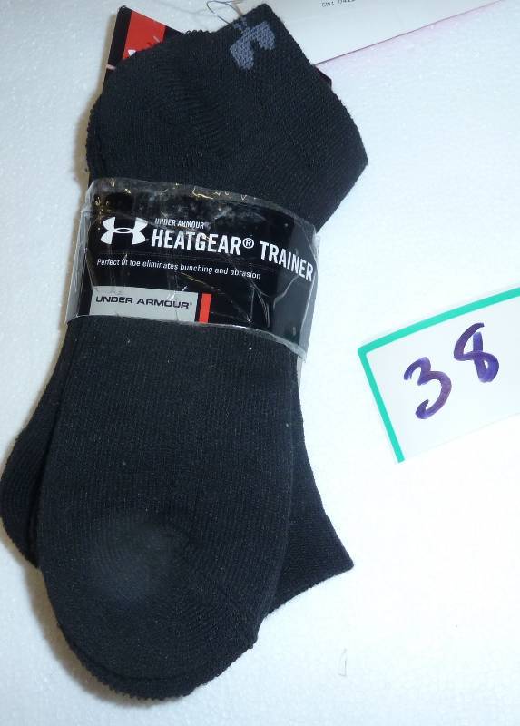 lot 38 image: Under Armour socks model 3271 low c...