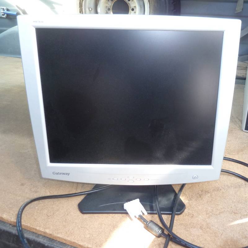 lot 50 image: Gateway 19 monitor - works fine...