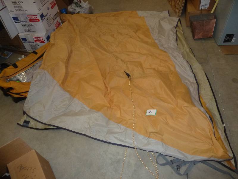 lot 51 image: 8 person tent (12x10ft) rain cover ...