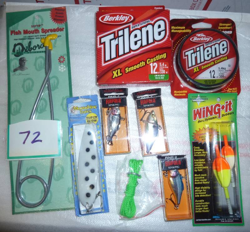lot 72 image: Lot of fishing line, bobbers, lures...