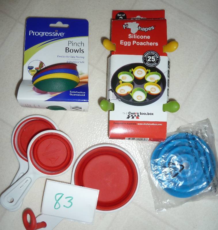 lot 83 image: Kitchen silicone lot of measuring c...