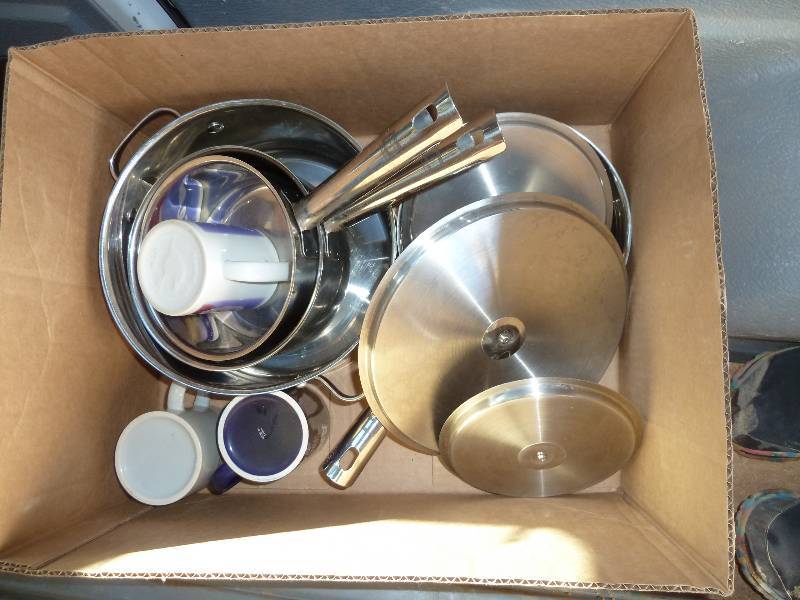 lot 99 image: Box of kitchen - frying pan, 3 pots...