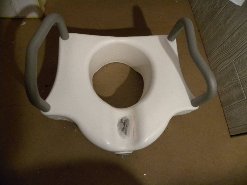 toilet seat riser with safety handles
