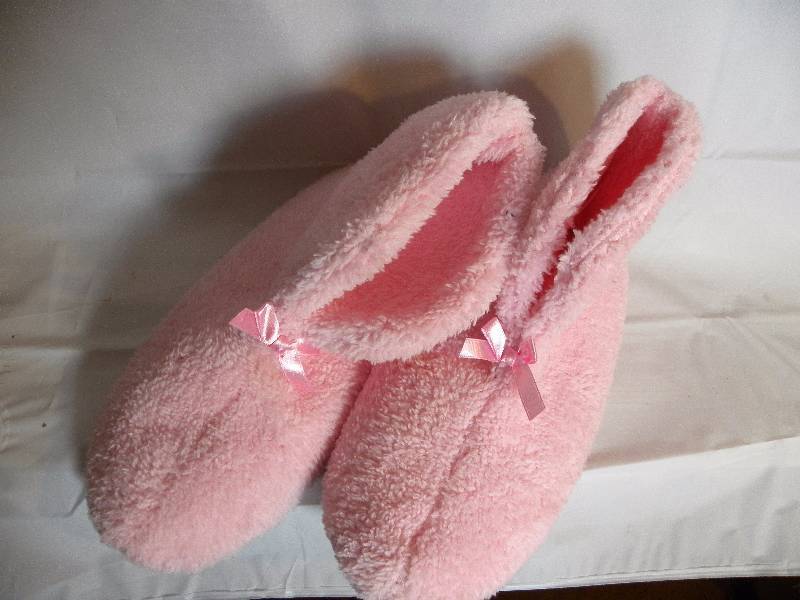 fuzzy pink slippers
