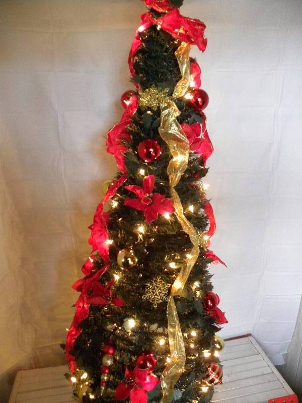 4 ft Pre-Decorated Pop-Up tree