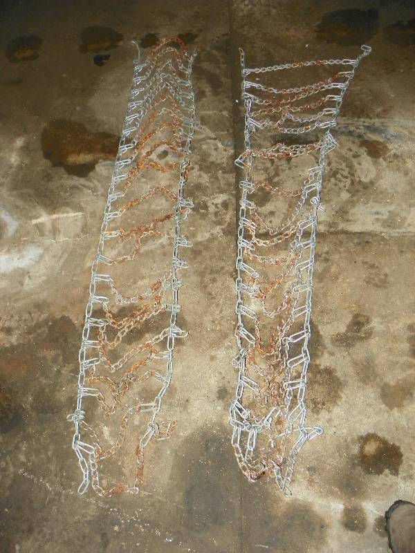 lot 11 image: 60 Tire Chains