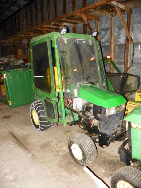 lot 4 image: John Deere 445 Tractor WCab