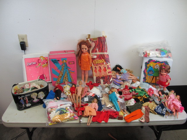 MASSIVE Lot of Vintage Barbies & Accessories
