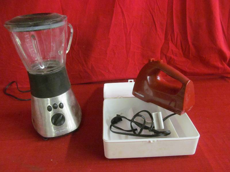 Black nDecker mixer, Back to Basic blender