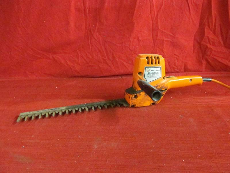 Black n Decker hedge trimmer