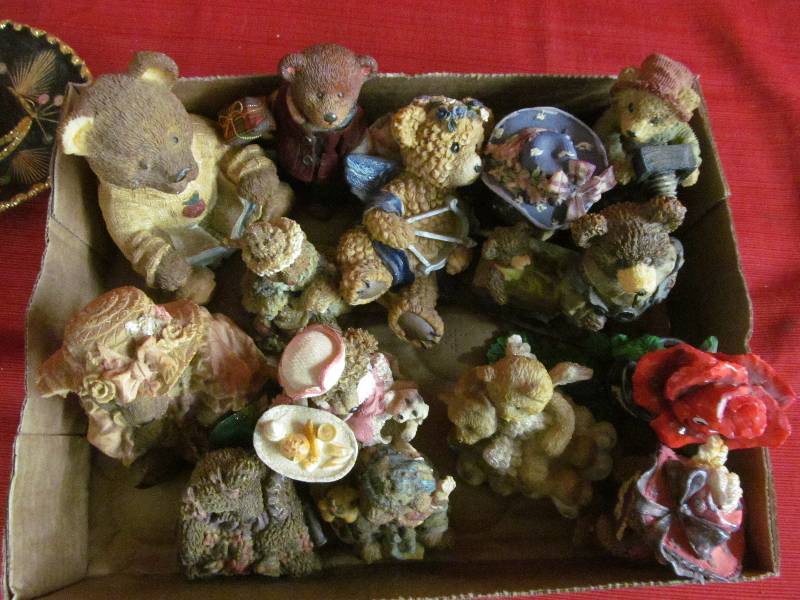bear figurines
