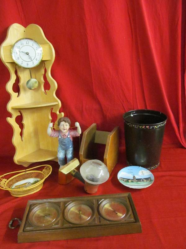 gas light, corner shelf with clock