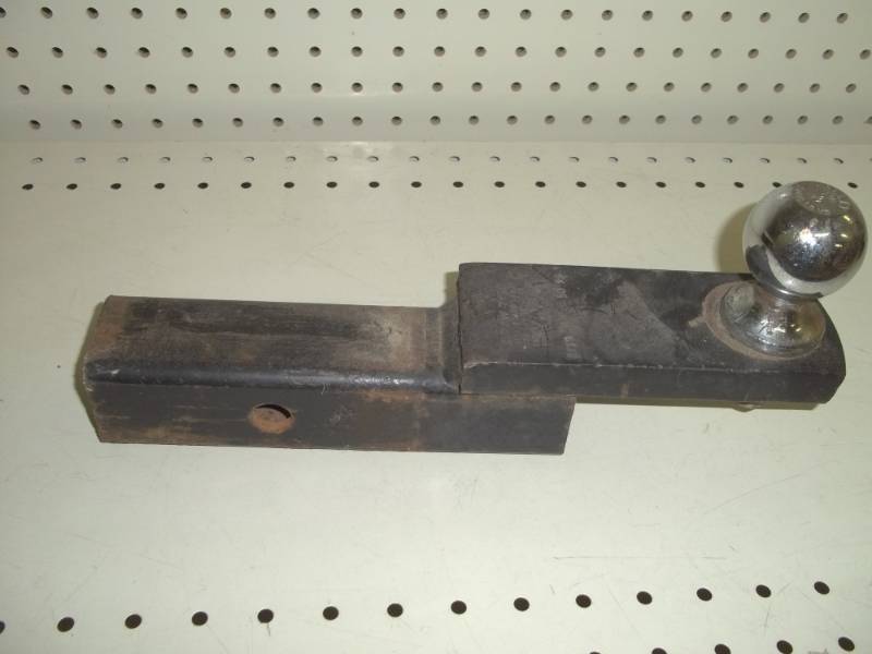 lot 4 image: 2 Receiver hitch with 1 78 ball