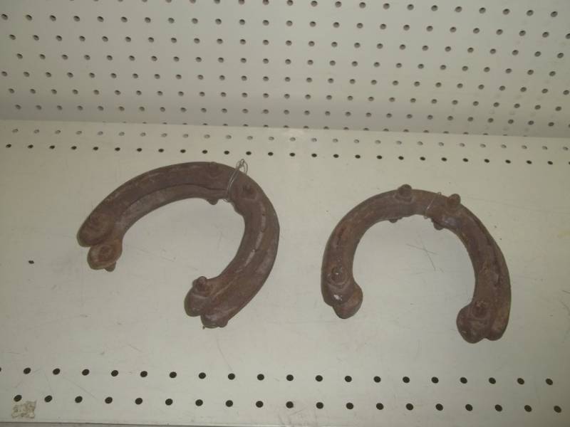 lot 6 image: 4 Horse shoes