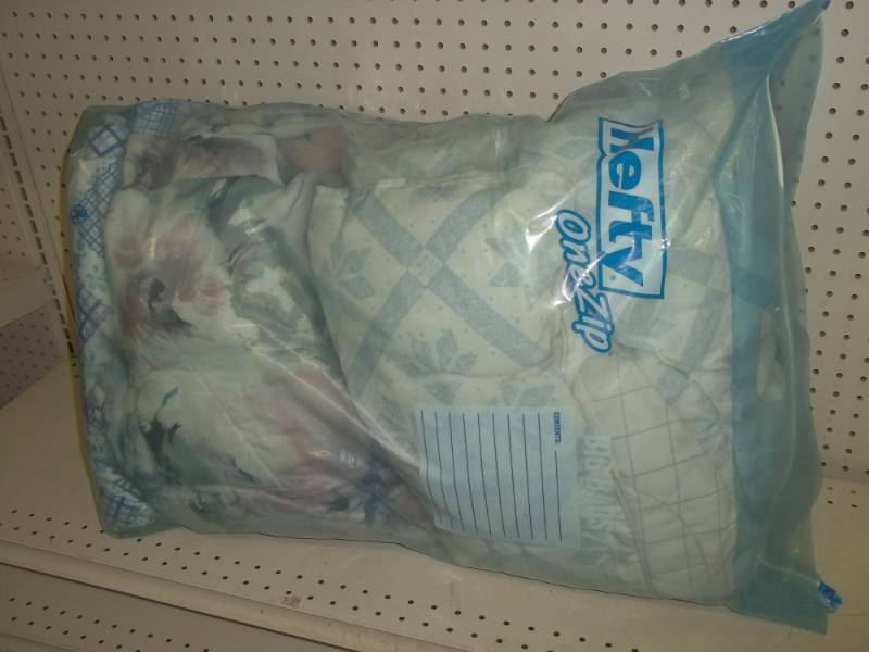 lot 10 image: Quilts