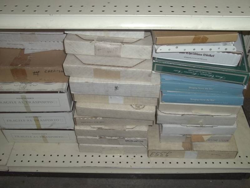 lot 15 image: 36 Plates most in boxes with certificates