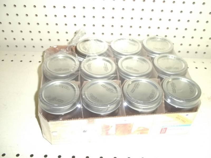 lot 19 image: 11 half pint canning jars