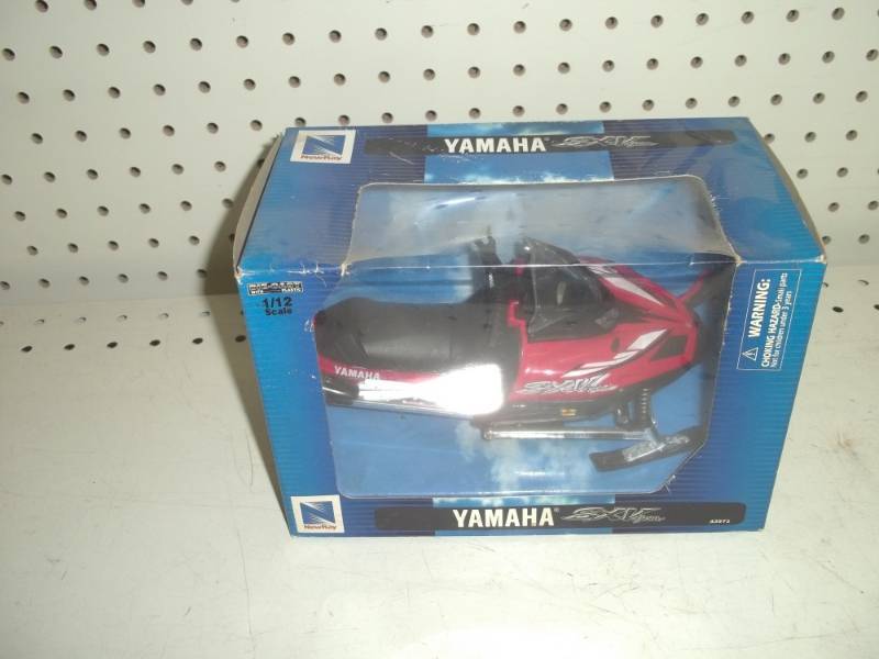 lot 21 image: Collectible Yamaha snowmobile Viper model RV