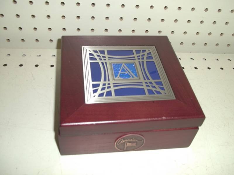 lot 37 image: Wood keepsake box