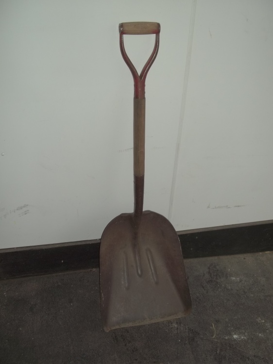 lot 52 image: Steel scoop shovel