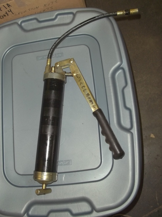 lot 60 image: Grease gun