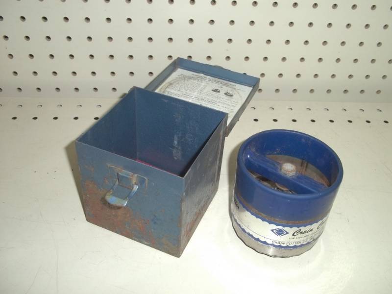 lot 66 image: Carpet cookie cutter repair tool