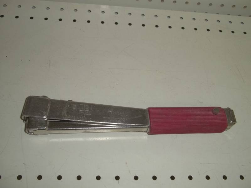lot 68 image: Stapler with staples