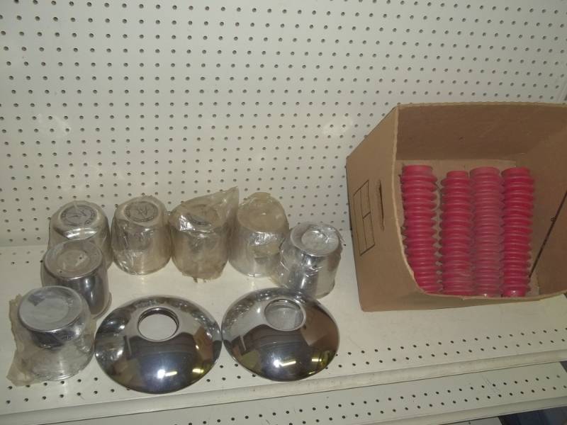 lot 73 image: 4 8 center opening hubcaps, 7 axle caps, 4 suspension boots