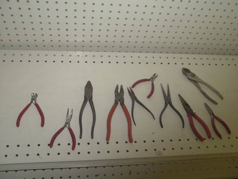 lot 76 image: Assorted pliers