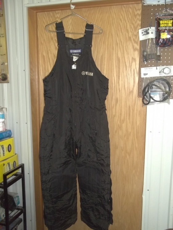 lot 86 image: XL Mens Yamaha bibs