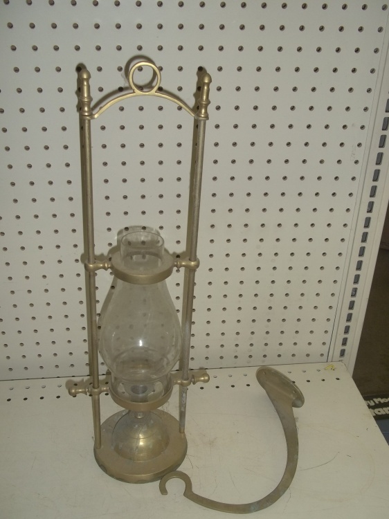 lot 91 image: Candle lantern